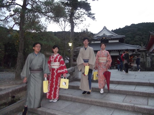 Free temple entry for kimono clad people